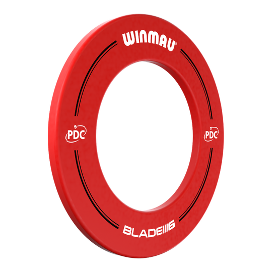 Cadre de fléchettes Winmau PDC - Rouge Das Bild zeigt einen roten Dartboard-Surround von Winmau mit der Aufschrift „PDC“ und „BLADE 6“. Der Surround dient dazu, die Wand rund um ein Dartboard vor abprallenden Pfeilen zu schützen.
