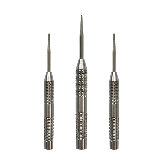 Canons en acier McDart SilverGrip Das Bild zeigt drei silberne Steeldart-Barrels der Marke McDart SilverGrip. Sie sind aus Metall gefertigt und haben eine strukturierte Griffoberfläche.