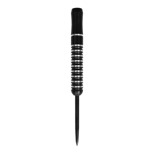 Flèches McDart Void Steeldart Barrels - 23 g Das Bild zeigt einen McDart Void Steeldart Barrel mit einem Gewicht von 23g. Der Dart hat ein schwarz-silbernes Rillenmuster und eine spitze Metallspitze.