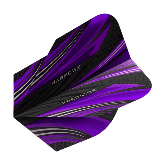 Das Bild zeigt das Produkt "Harrows Prime Predator Purple No2 Standard Flights". Die Dart-Flights sind in Lila, Schwarz und Silber gestaltet und haben ein modernes, dynamisches Muster.