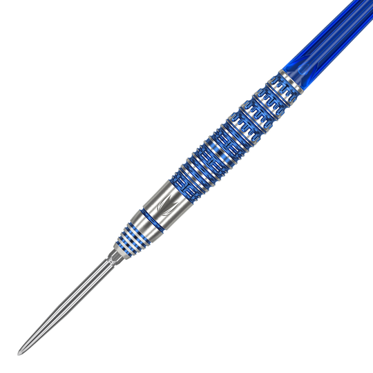 Target Japan Toru Suzuki Sereno GEN1 Swiss Point Steeldarts - 21 g Das Bild zeigt einen Target Japan Toru Suzuki Sereno GEN1 Swiss Point Steeldart mit 21g Gewicht. Der Dartpfeil ist silberfarben mit blauen Akzenten und hat ein auffälliges Rillenmuster am Barrel.