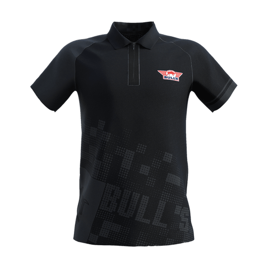 BU69610_BullsNL_Plain_Black_Dart_Poloshirt_1 Das Bild zeigt ein schwarzes Poloshirt von Bulls NL mit einem dezenten Muster und dem Bulls-Logo auf der Brust. Das Shirt ist kurzärmlig und hat einen klassischen Polokragen.