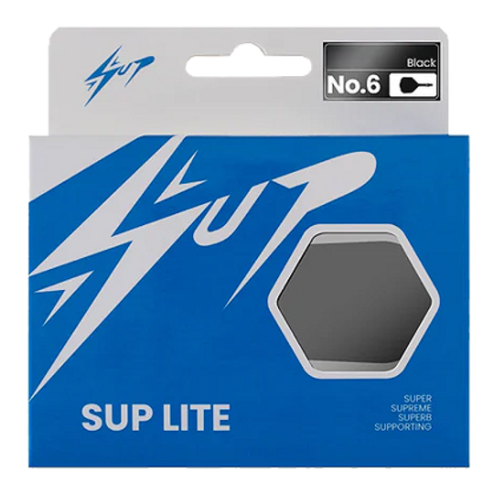 Système de vol Caliburn SUP Lite No6 Die Abbildung zeigt die Verpackung des Produkts "Caliburn SUP Lite No6 Flight-Shaft-System". Die Verpackung ist überwiegend blau und weiß und enthält ein Sichtfenster, durch das das Produkt teilweise zu sehen ist.