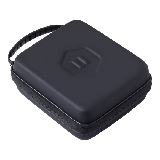 Étui à fléchettes Unicorn Ultra 3UP grand format - Noir Das Bild zeigt das Produkt "Unicorn Ultra 3UP Large Dartcase - Schwarz". Es handelt sich um ein großes, schwarzes Etui mit Reißverschluss und Tragegriff zur Aufbewahrung von Dartzubehör.