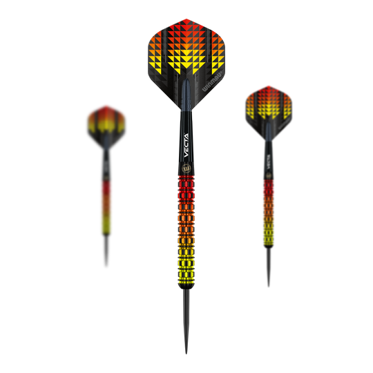 Fléchettes en acier parallèles Winmau Firestorm Flame Das Bild zeigt drei Winmau Firestorm Flame Parallel Steeldarts mit auffälligem Flammen-Design in Gelb, Orange und Rot. Die Flights sind schwarz mit geometrischem Muster, während die Schäfte passend farbig gestaltet sind.