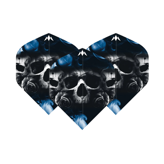 Mission Solo Shaun McDonald No2 Vols Standard Das Bild zeigt drei Dartflights mit einem Totenkopf und blauen Raucheffekten als Motiv. Die Flights sind das Produkt "Mission Solo Shaun McDonald No2 Standard Flights".