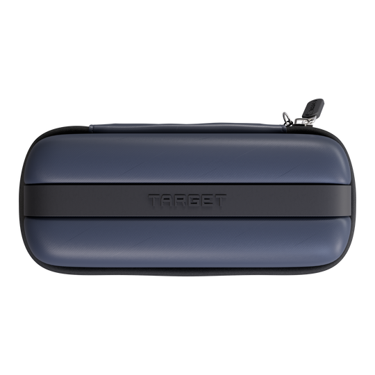 Das Bild zeigt ein Dartcase in Navy und Dunkelgrau. Es handelt sich wahrscheinlich um das Target BOA Dartcase.
