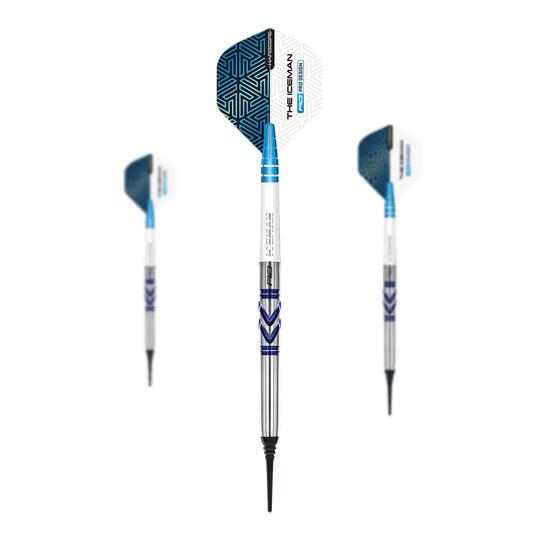 Red Dragon Gerwyn Price Avalanche Pro Softdarts - 20g Das Bild zeigt drei Softdarts des Modells "Red Dragon Gerwyn Price Avalanche Pro" mit einem Gewicht von 20g. Die Darts sind silberfarben mit blauen Akzenten und haben Flights mit weiß-blauem Muster.