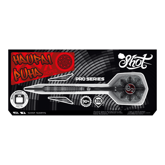 Fléchettes en acier Shot Pro-Series Haupai Puha 2 - 24 g Das Bild zeigt die Verpackung der Shot Pro-Series Haupai Puha 2 Steeldarts mit 24g Gewicht. Die Verpackung ist schwarz mit auffälligen roten und weißen Designelementen sowie einem großen Bild eines Steeldarts.
