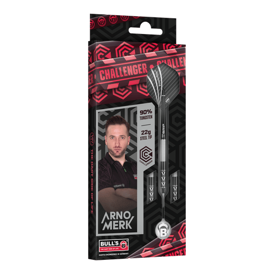 Fléchettes en acier Bulls Challenger Arno Merk - 22g Die Abbildung zeigt die Verpackung der „Bulls Challenger Arno Merk Steeldarts - 22g“. Auf der Verpackung sind der Dartspieler Arno Merk, die Darts sowie die Angaben „90% Tungsten“ und „22g Steel Tip“ zu sehen.