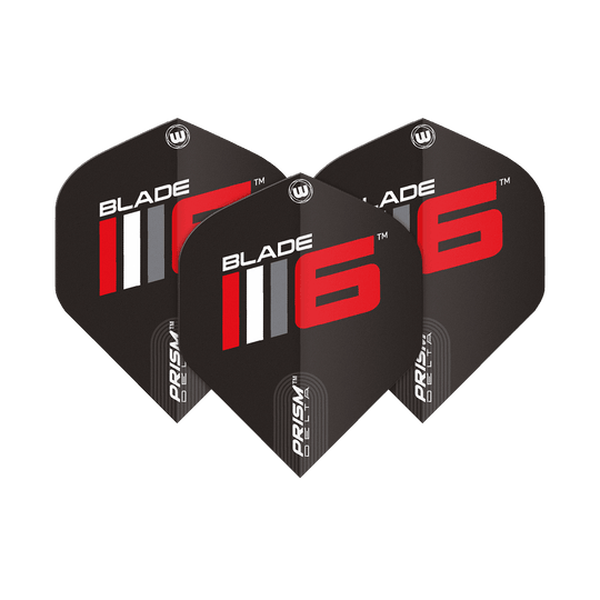 Das Bild zeigt drei schwarze Dart-Flights mit der Aufschrift "Blade 6" in Rot und Weiß. Es handelt sich um das Produkt "Winmau Prism Delta Blade 6 A Standard Flights".