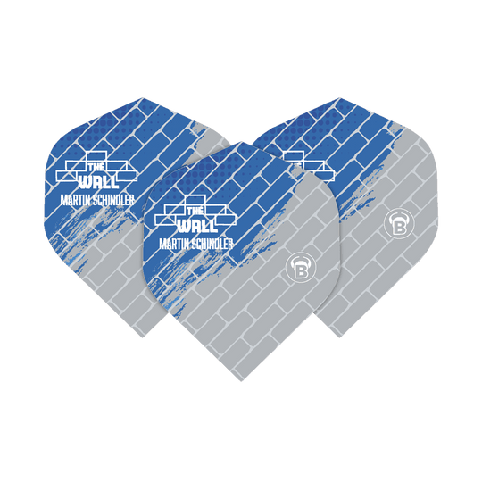 Vols standards Bulls Metrixx Martin Schindler Bleu Gris n°2 Das Bild zeigt drei Dartflights in Blau und Grau mit einem Ziegelmuster. Auf den Flights steht "The Wall Martin Schindler" in weißer Schrift.
