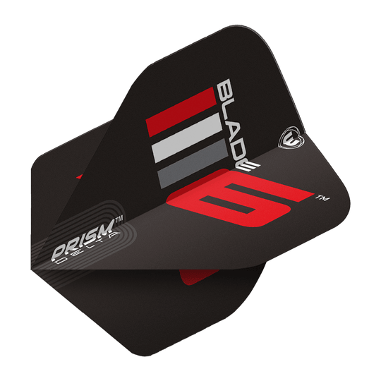 Das Bild zeigt das Produkt "Winmau Prism Delta Blade 6 A Standard Flights". Die Dartflights sind schwarz mit roten, weißen und grauen Designelementen sowie dem Aufdruck "BLADE 6" und "PRISM DELTA".