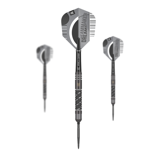 Fléchettes en acier Target Dimitri Van Den Bergh X Echo Swiss Point Das Bild zeigt drei Steeldarts aus der Produktreihe „Target Dimitri Van Den Bergh X Echo Swiss Point“. Die Darts haben schwarze Griffe und Flights mit der Aufschrift „DREAMMAKER“.