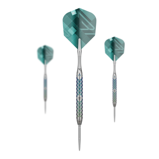 Fléchettes en acier Target Rove 01 Swiss Point Das Bild zeigt drei Steeldarts des Modells "Target Rove 01 Swiss Point". Die Darts haben silberne Spitzen und einen gemusterten, blauen und silbernen Griff sowie grünliche Flights.