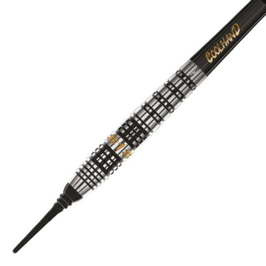 Fléchettes souples Red Dragon Luke Humphries Prestige - 20 g Das Bild zeigt einen Softdart namens "Red Dragon Luke Humphries Prestige Softdarts - 20g". Der Dart hat ein silber-schwarzes, geriffeltes Design mit goldener Schrift.
