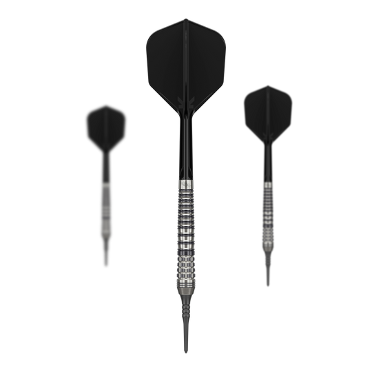 Fléchettes souples Target Japan Black Marque Renegade 4 - 19 g Das Bild zeigt drei schwarze Softdarts mit silbernem Griff. Es handelt sich um das Produkt "Target Japan Black Marque Renegade 4 Softdarts - 19g".