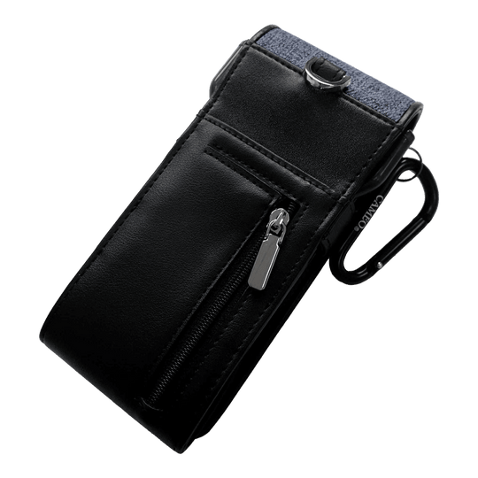 Étui à fléchettes Cameo Thread Dies ist ein schwarzes Etui mit einem Reißverschlussfach auf der Vorderseite. Oben hat es einen blauen Stoffabschnitt und einen Metallclip zur Befestigung.