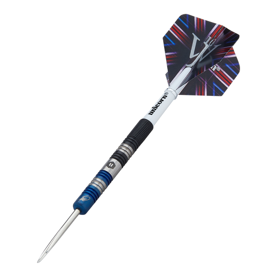 Fléchettes en acier bicolore Unicorn The Machine James Wade Das Bild zeigt einen Steeldart namens "Unicorn The Machine James Wade Two-Tone". Der Dart hat ein auffälliges Design mit abwechselnden blauen und silbernen Ringen sowie einem farbigen Flight.