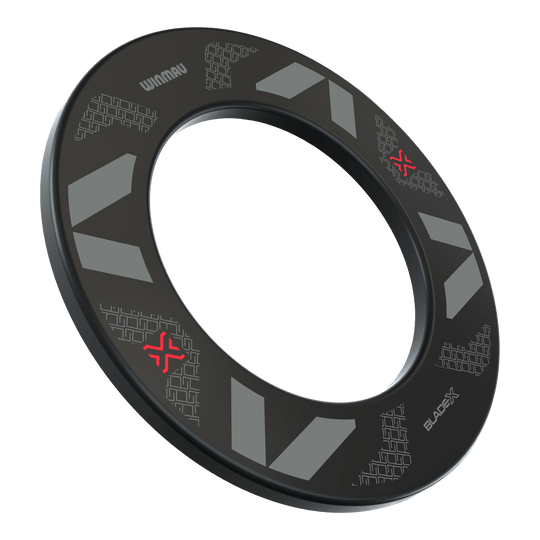 Cadre de cible Winmau Blade X Das Bild zeigt das Produkt Winmau Blade X Dartboard Surround. Es handelt sich um einen schwarzen Dartboard-Surround zur Abdeckung und zum Schutz der Wand.