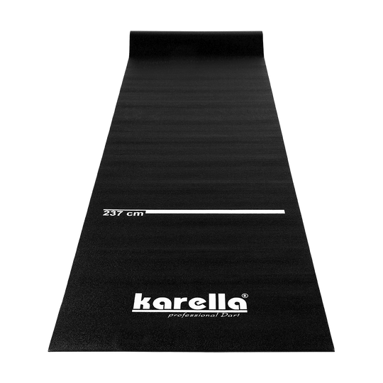 808701_Karella_Dartmatte_Eco-Star_1 Karella Dartmatte Eco-Star liegt ausgerollt auf dem Boden. Die Umrandung und das Logo sind klar zu sehen.
