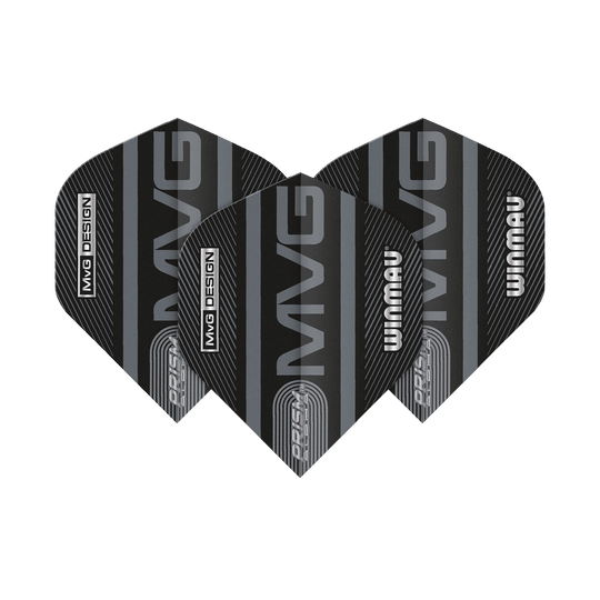 6915-187_Winmau_Prism_Alpha_MvG_Standard_Flights_1oPRpH4OucCj0Q Das Bild zeigt drei schwarze Dart Flights mit dem Aufdruck "MVG" und "Winmau". Die Flights sind vom Typ "Winmau Prism Alpha MvG Standard".