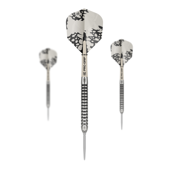 Fléchettes en acier Target EXO SP01 Swiss Point Das Bild zeigt die Target EXO SP01 Swiss Point Steeldarts mit schwarz-silbernem Design. Drei Darts mit strukturierten Griffen und auffälligen Flights sind zu sehen.