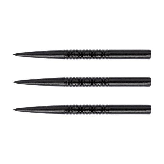8371Black_Winmau_Ringed_Black_Steeldart_Spitzen_32mm_1 Auf dem Bild sind drei schwarze, geriffelte Steeldart-Spitzen zu sehen. Sie sind jeweils 32 mm lang und vom Typ "Winmau Ringed Black Steeldart Spitzen".