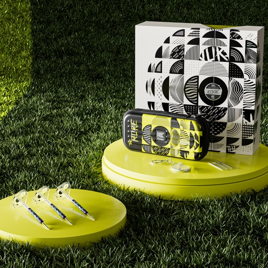 Abgebildet sind die Target Luke Littler Edge Swiss Point Steeldarts. Sie bieten eine hochwertige Verarbeitung und ein modernes Design.