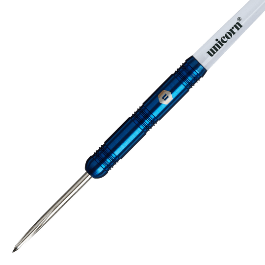 Fléchettes en acier parallèles Unicorn Prodigy 01 Auf dem Bild ist ein Steeldart der Marke „Unicorn Prodigy 01 Parallel“ zu sehen. Der Dart hat einen blauen Metallkörper und einen weißen Schaft mit dem Schriftzug „unicorn“.