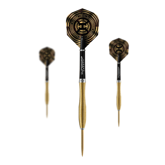 Fléchettes en acier V-Wing édition anniversaire Harrows Das Bild zeigt die Harrows Anniversary Edition V-Wing Steeldarts. Die Darts haben ein gold-schwarzes Design mit auffälligen Flights und einem geriffelten Griff.