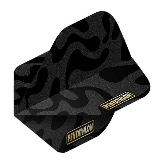 Vols de pentathlon RT Camo Das Bild zeigt das Produkt "Pentathlon RT Camo No2 Standard Flights". Die Flight hat ein schwarzes Camouflage-Muster und das Pentathlon-Logo in Gelb.