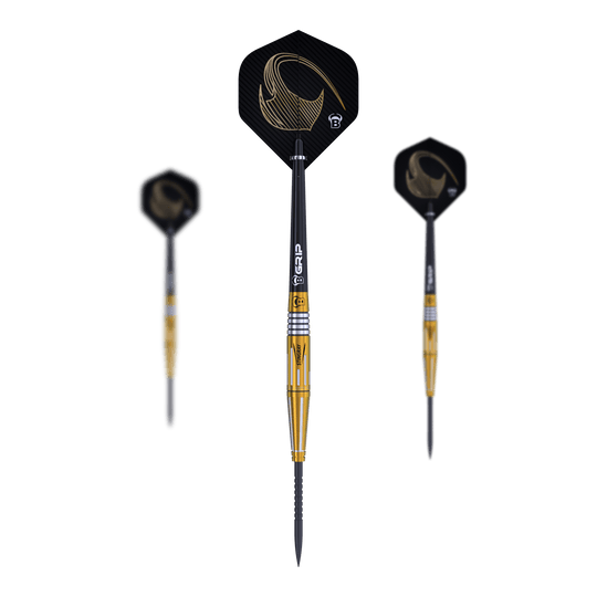 Fléchettes en acier Bulls Stingray ST4 Das Bild zeigt drei Steeldarts des Modells "Bulls Stingray ST4". Die Darts haben goldene und schwarze Akzente sowie Flights mit einem goldenen Muster.