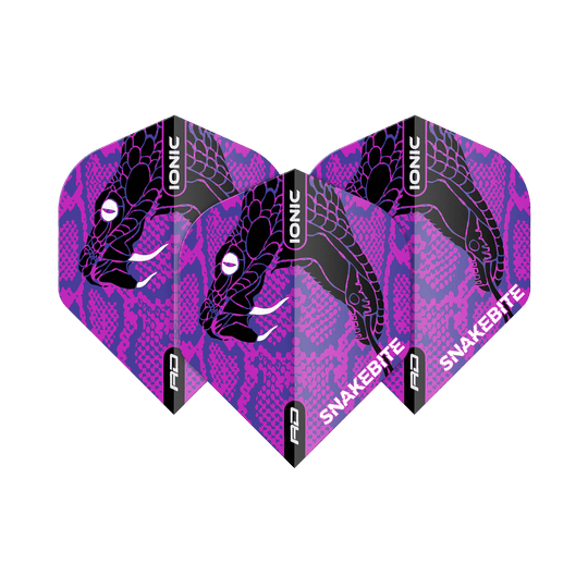 Das Bild zeigt drei Dart-Flights mit einem auffälligen lila-schwarzen Schlangenkopf-Design. Auf den Flights stehen die Wörter "IONIC" und "SNAKEBITE".