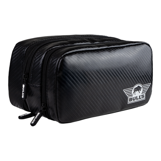 Portefeuille Carbone Bulls NL Zu sehen ist das Bulls NL Carbon Wallet. Diese elegante Brieftasche wurde speziell für Dartspieler entworfen.