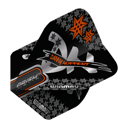 Vols Winmau Prism Delta Danny Noppert Black Signature No2 Standard Das Bild zeigt die Winmau Prism Delta Danny Noppert Black Signature No2 Standard Flights. Die Flights sind schwarz mit silbernen und orangefarbenen Sternen und dem Namen "Danny Noppert" bedruckt.