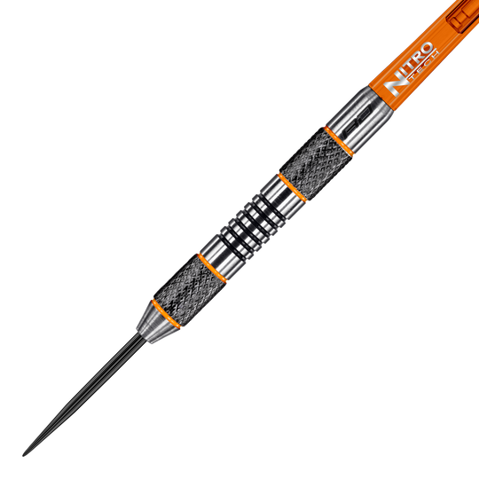 Fléchettes Red Dragon Amberjack 5 en acier - 24 g Dies ist ein Red Dragon Amberjack 5 Steeldart mit einem Gewicht von 24 Gramm. Der Dart hat ein silbernes und schwarzes Design mit orangenen Akzenten und einem Nitro Tech Schaft.