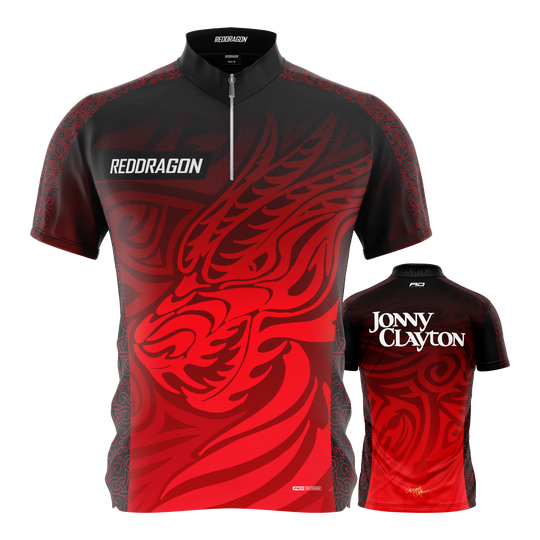 T-shirt de fléchettes Red Dragon Jonny Clayton édition limitée Zu sehen ist das Red Dragon Jonny Clayton Limited Edition Dartshirt. Das Shirt ist eine limitierte Ausgabe und besonders für Dartfans interessant.