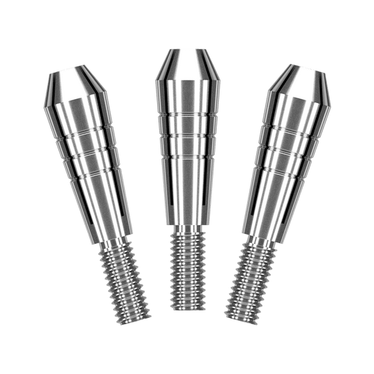 Das Bild zeigt drei silberne Ersatzspitzen für Dartschäfte aus Titan. Sie sind glänzend und haben ein Schraubgewinde am unteren Ende.