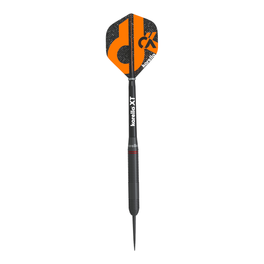Karella Daniel Klose fléchettes en acier Der Karella Daniel Klose Steeldart ist ein schwarzer Dartpfeil mit orangem Design auf dem Flight. Auf dem Schaft steht "karella XT" und der Flight trägt das Karella-Logo.