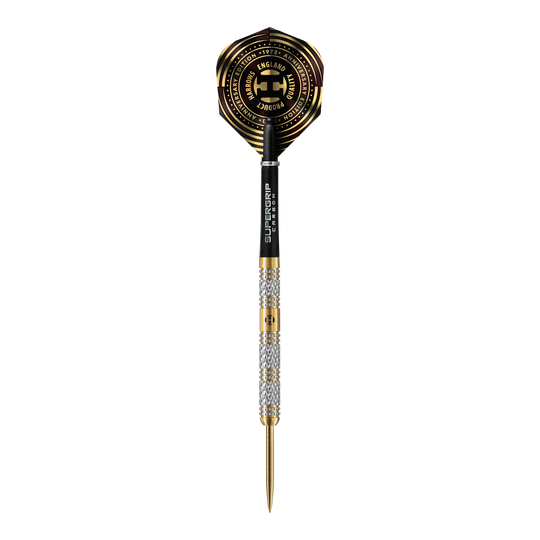 Fléchettes en acier Magnum édition anniversaire Harrows Das Bild zeigt einen hochwertigen Steeldartpfeil mit goldenen und silbernen Akzenten. Auf dem Flights sind kreisförmige, goldfarbene Muster und der Schriftzug "Anniversary Edition" zu sehen.