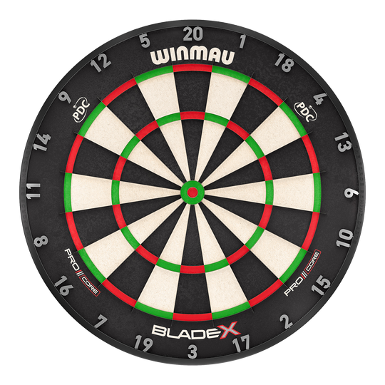 Das Bild zeigt das Produkt Winmau Blade X ProCore Steeldartboard. Es handelt sich um eine hochwertige Steeldartscheibe für professionelle Dartspieler.