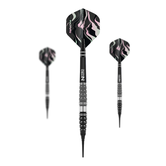 Fléchettes souples Red Dragon Paradym Torpedo - 20 g Das Bild zeigt drei Softdarts des Modells "Red Dragon Paradym Torpedo - 20g". Die Darts haben schwarze, silberne und gemusterte Flights mit einem modernen Design.