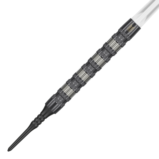 Fléchettes souples Target Rob Cross 95K Swiss Point - 18 g Das Bild zeigt einen Target Rob Cross 95K Swiss Point Softdart mit einem Gewicht von 18 Gramm. Der Dartpfeil hat ein markantes, silber-schwarzes Griffdesign und eine schwarze Softspitze.
