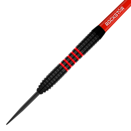 Fléchettes en acier Winmau Joe Cullen en laiton - 20 g Das Bild zeigt einen Winmau Joe Cullen Brass Steeldart mit einem Gewicht von 20g. Der Dart ist überwiegend schwarz mit roten Ringen und dem Schriftzug "ROCKSTAR" auf dem Schaft.