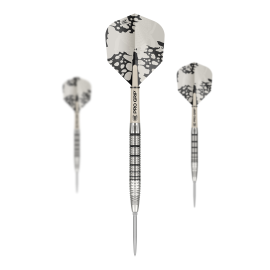 Fléchettes en acier Target EXO SP02 Swiss Point Das Bild zeigt drei Target EXO SP02 Swiss Point Steeldarts mit modernen, silbernen Flights. Die Darts haben einen geriffelten Griff und sind mit dem Schriftzug "PRO GRIP" versehen.