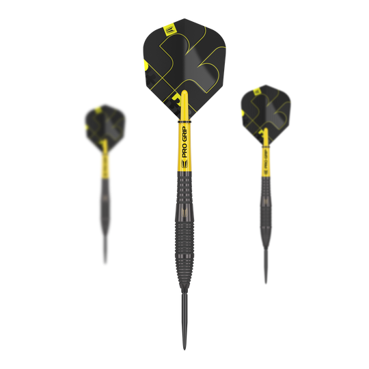 Fléchettes en acier Target Bolide Void 05 Swiss Point Das Bild zeigt drei Target Bolide Void 05 Swiss Point Steeldarts. Die Darts haben ein schwarzes Design mit gelben Akzenten und der Aufschrift "Pro Grip" auf dem Schaft.