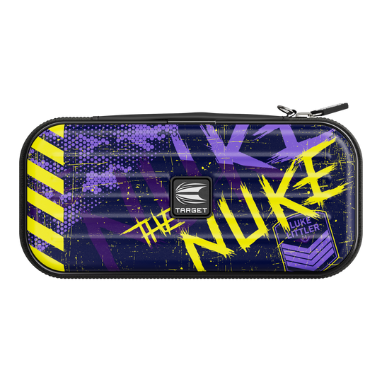 Étui à fléchettes Target Takoma Luke Littler Das Bild zeigt das Produkt "Target Takoma Luke Littler Dartcase" mit einem auffälligen Design in Lila und Gelb. Auf dem Etui steht in gelber Schrift "THE NUKE" sowie der Name "Luke Littler".